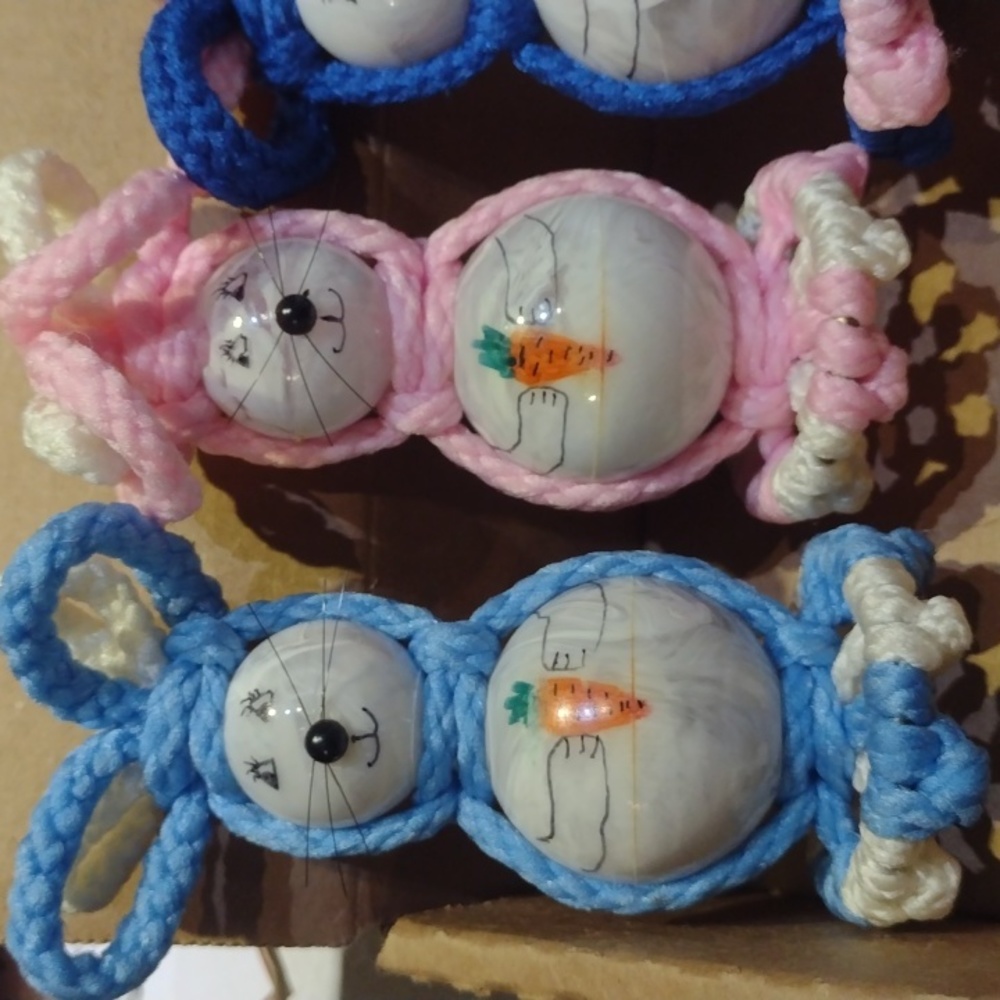 Easter bunnies - Picture 2 of 5